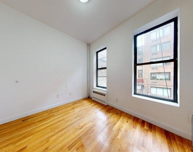 220 East 85 Street - Photo Thumbnail 3