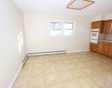 212 Miller Avenue - Photo Thumbnail 10