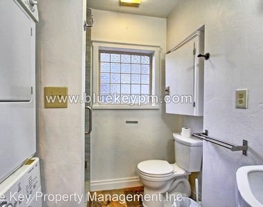 2515 Harney Street Unit A - Photo Thumbnail 4