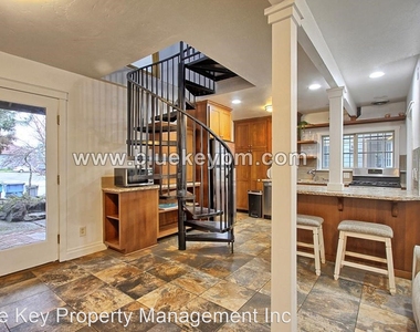 2515 Harney Street Unit A - Photo Thumbnail 2