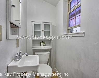 2515 Harney Street Unit A - Photo Thumbnail 7