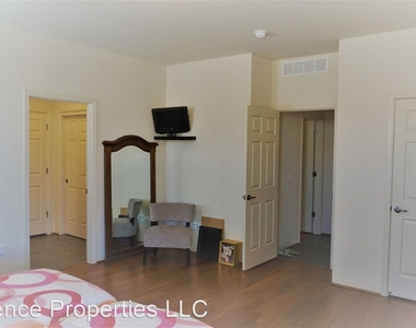 1037 Wagner Place - Photo Thumbnail 13
