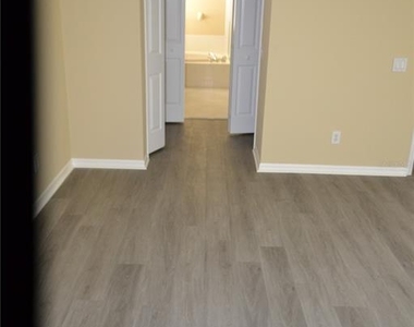 9523 Greenpointe - Photo Thumbnail 5