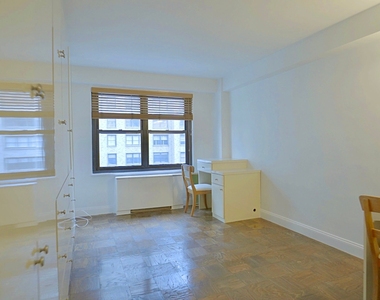 220 East 57 Street - Photo Thumbnail 2