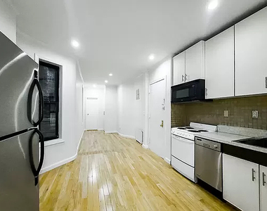 527 West 48th Street - Photo Thumbnail 3