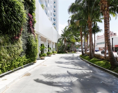 2301 Collins Ave - Photo Thumbnail 20