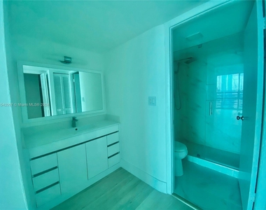 1450 Brickell Bay Dr - Photo Thumbnail 11