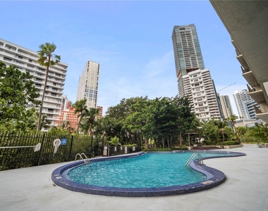 1450 Brickell Bay Dr - Photo Thumbnail 16