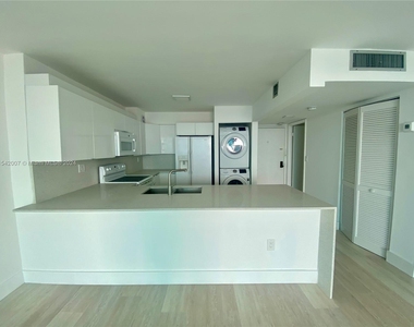 1450 Brickell Bay Dr - Photo Thumbnail 2