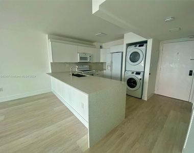 1450 Brickell Bay Dr - Photo Thumbnail 3