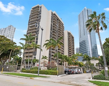 1450 Brickell Bay Dr - Photo Thumbnail 0