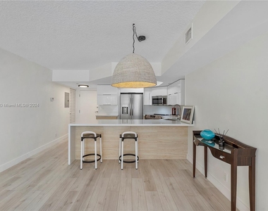 8911 Collins Ave - Photo Thumbnail 8