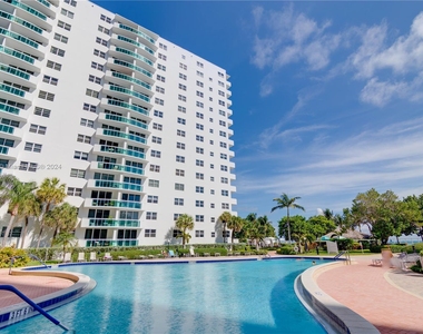 3001 S Ocean Dr - Photo Thumbnail 26