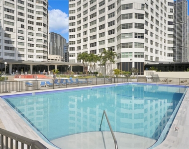 905 Brickell Bay Dr - Photo Thumbnail 11