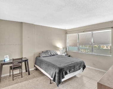 1333 E Hallandale Beach Blvd - Photo Thumbnail 23