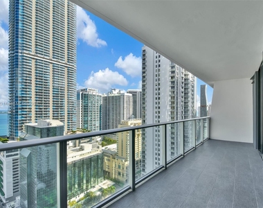 1010 Brickell Ave - Photo Thumbnail 2