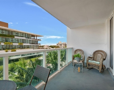 2301 Collins Ave - Photo Thumbnail 8