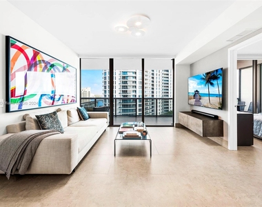 5875 Collins Ave - Photo Thumbnail 1