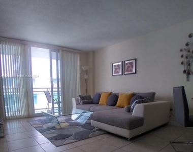 6917 Collins Ave - Photo Thumbnail 3