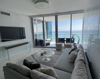 17121 Collins Ave - Photo Thumbnail 7