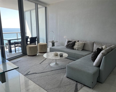 17121 Collins Ave - Photo Thumbnail 2