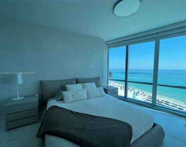 17121 Collins Ave - Photo Thumbnail 11