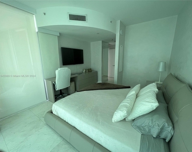 17121 Collins Ave - Photo Thumbnail 18