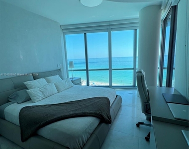 17121 Collins Ave - Photo Thumbnail 14