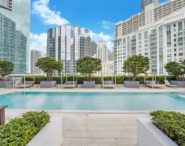 1300 Brickell Bay Dr - Photo Thumbnail 13