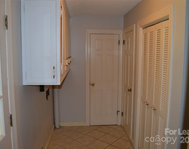 3216 Wentworth Street - Photo Thumbnail 5