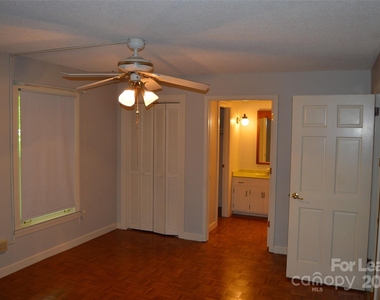 3216 Wentworth Street - Photo Thumbnail 12