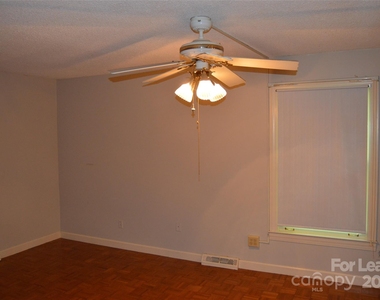 3216 Wentworth Street - Photo Thumbnail 11