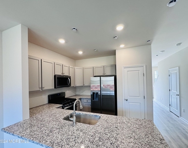 85 Alexander Way - Photo Thumbnail 9