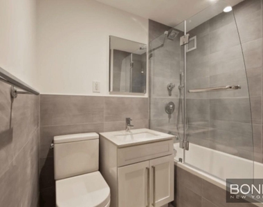 301 East 47th Street - Photo Thumbnail 4