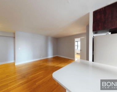 301 East 47th Street - Photo Thumbnail 3