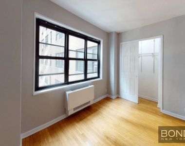 301 East 47th Street - Photo Thumbnail 5