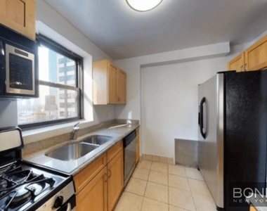 301 East 47th Street - Photo Thumbnail 3