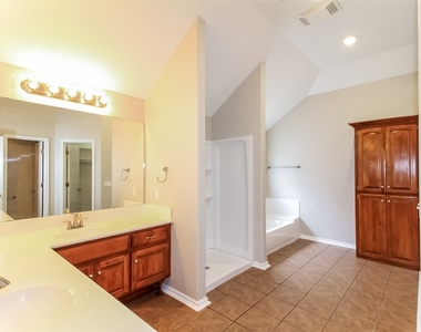 11213 Larkin Lane - Photo Thumbnail 7