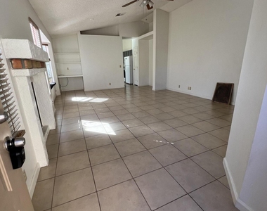 4027 W Camino Del Rio Street - Photo Thumbnail 2