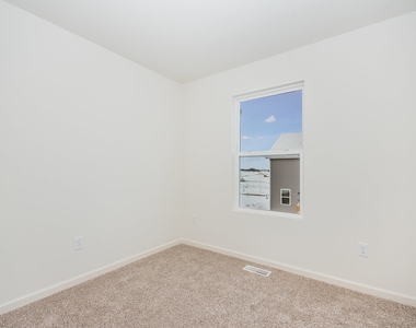 1455 Yosemite Way - Photo Thumbnail 8