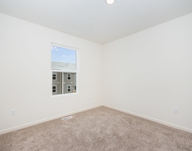 1455 Yosemite Way - Photo Thumbnail 9