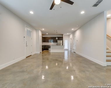 200 Melrose Pl - Photo Thumbnail 4