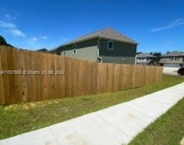 219 Wainwright Dr - Photo Thumbnail 8