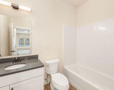 2577 N Downer Ave - Photo Thumbnail 5