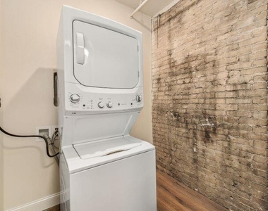 2577 N Downer Ave - Photo Thumbnail 4