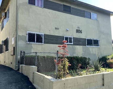 806 N Hobart Blvd - Photo Thumbnail 20