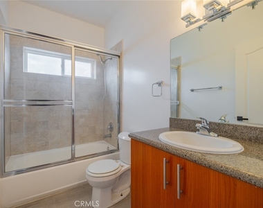 6452 Woodley Avenue - Photo Thumbnail 24