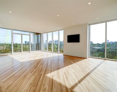 121 N Post Oak - Photo Thumbnail 2