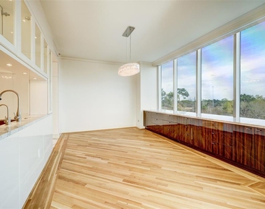 121 N Post Oak - Photo Thumbnail 4