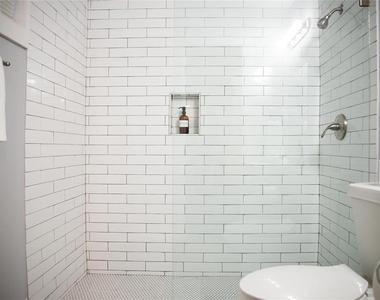 1405 Hyde Park Boulevard - Photo Thumbnail 14